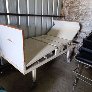 Cama Hospitalaria Articulada Manual con Ruedas - imagen 2