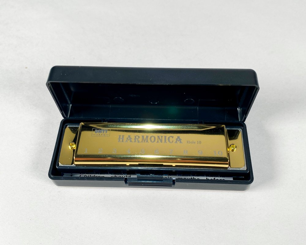 Armónica Dorada con Estuche