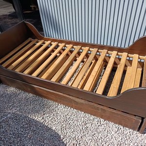 Lote anterior: Cama Marinera de Madera Oscura con Carro Inferior