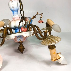 Araña de Bronce y Porcelana Rosada con Cinco Luces - imagen 4