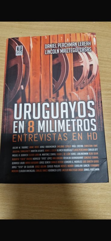 Lote anterior: Libro: Uruguayos en 8 milimetros - Análisis y descripción