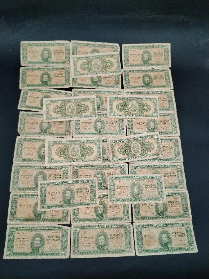 Lote de Billetes Uruguayos de 50 Centésimos - Estado Regular