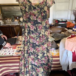 Conjunto Vestido Largo Estampado con Flores y Saco Corto Verde Oliva - imagen 4