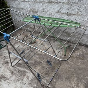 Tabla de Planchar Verde y Tendedero Plegable Metálico - imagen 5