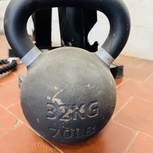 Rack de Mancuernas con Mancuernas de 15kg, 12.5kg, 10kg y Pesa Rusa de 32kg - imagen 3