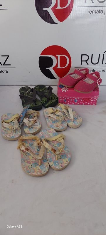 Calzado de verano con diseños florales