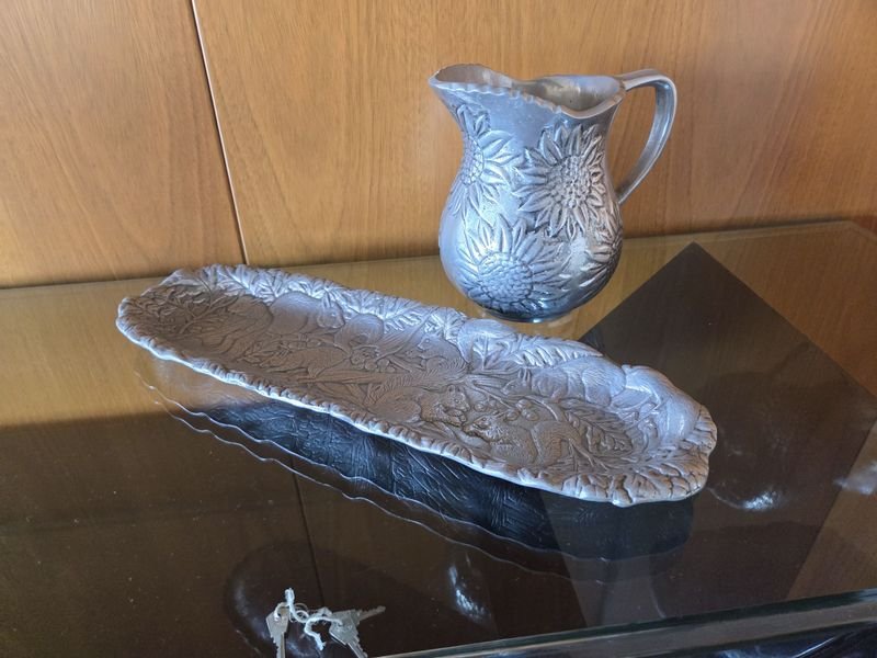 Lote anterior: Bandeja y jarra en peltre para decorar