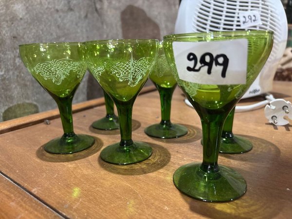 Copas de vino verdes en excelente condición
