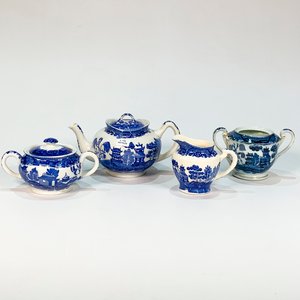Conjunto de 4 piezas de loza china azul y blanca con decoración estilo chinoiserie - imagen 1