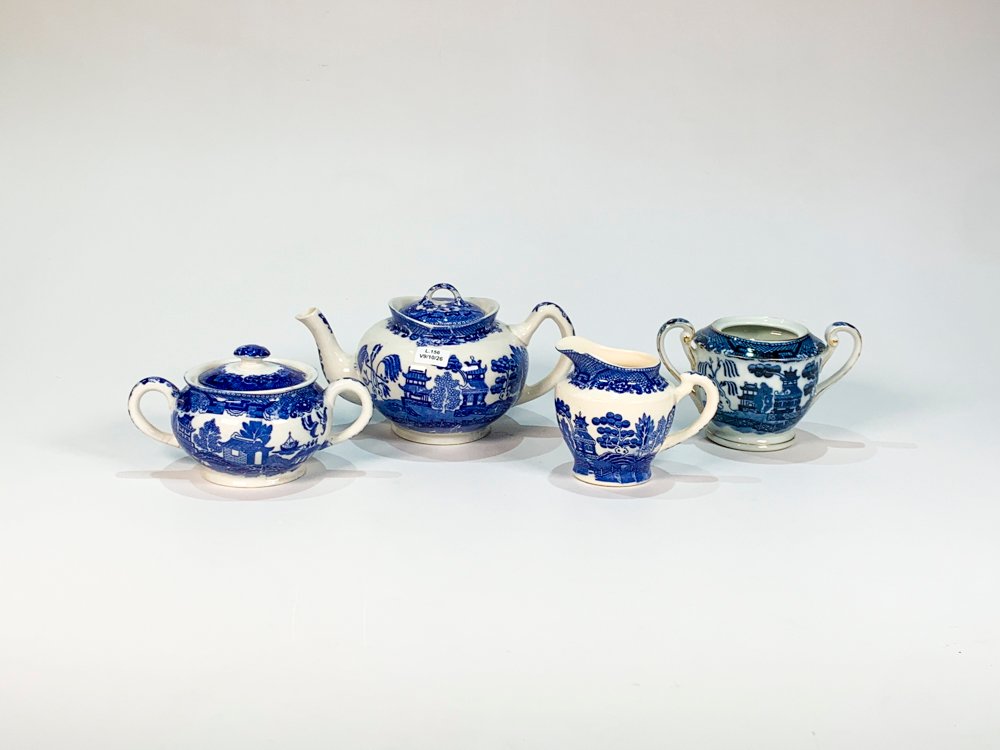 Conjunto de 4 piezas de loza china azul y blanca con decoración estilo chinoiserie