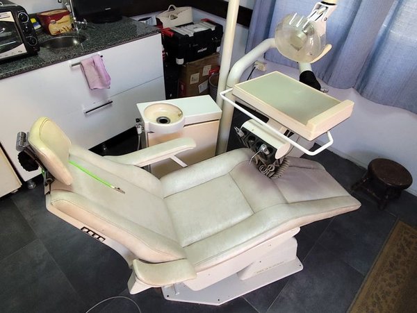 Silla de masaje relajante con piezas ajustables y contenedor de bebida - imagen 7
