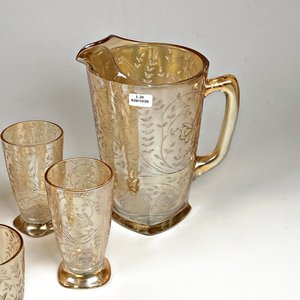 Jarra y Seis Vasos de Vidrio Carnival Dorado con Diseño Floral - imagen 4