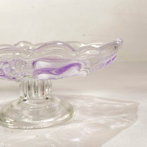 Plato Elevado Cuadrangular con Flores Violetas - imagen 2