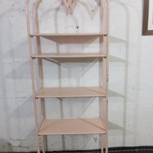 Estantería de caño rosa con detalles en bronce, 4 niveles - imagen 5