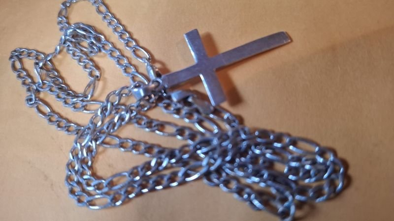 Cadena con crucifijo de plata - Joyas y accesorios - imagen 2