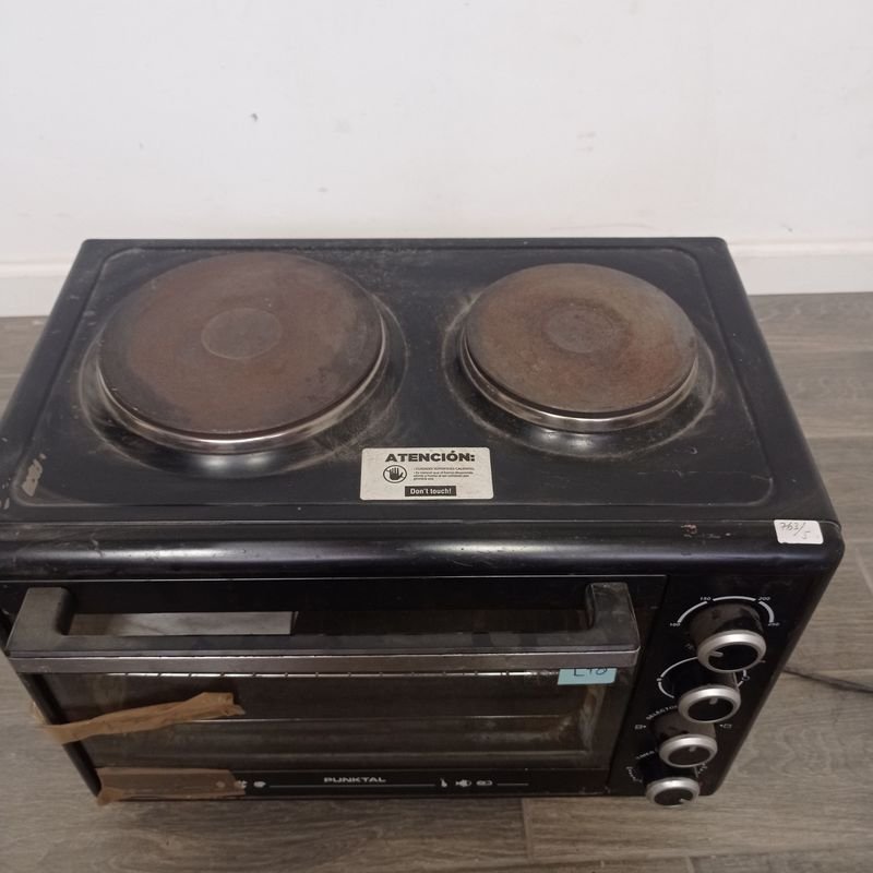 Horno eléctrico marca Punktal con defecto en la puerta - imagen 2