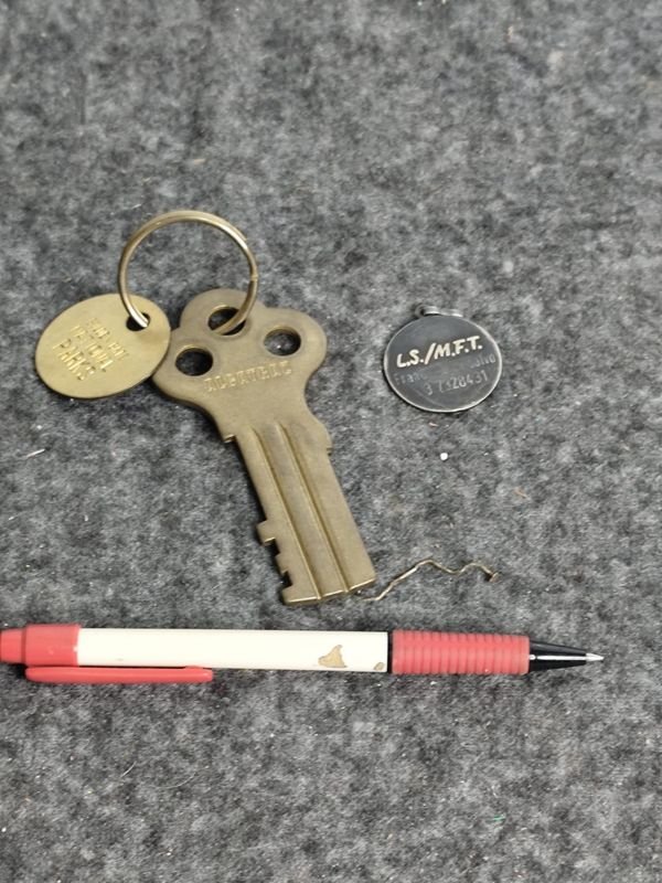 Llave Bronce Alcatraz y Medalla Lucky Strike Empleado