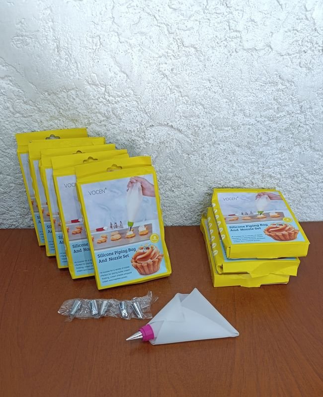 Lote siguiente: Conjunto de bolsa de repostería y boquillas de metal