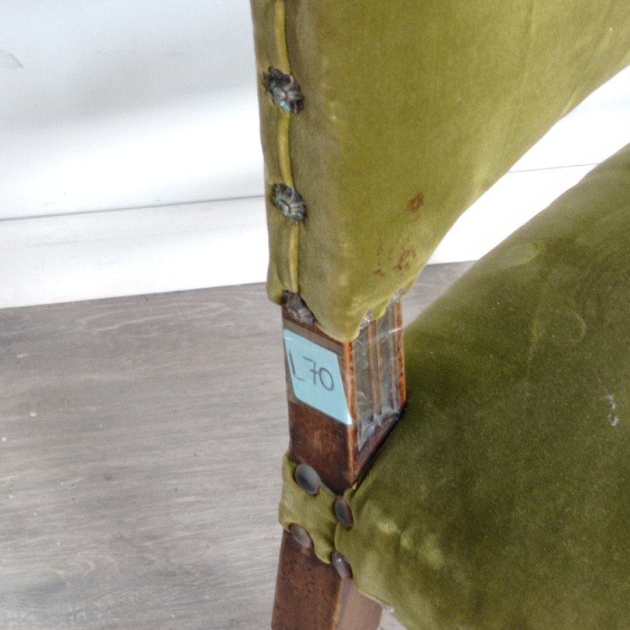 Pareja de sillas de cedro con patas torneadas y tapizado con tachas - imagen 4