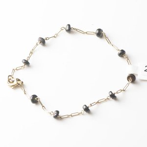 Lote siguiente: Pulsera de Oro 18k con Piedras Oscuras y Cadena Fina