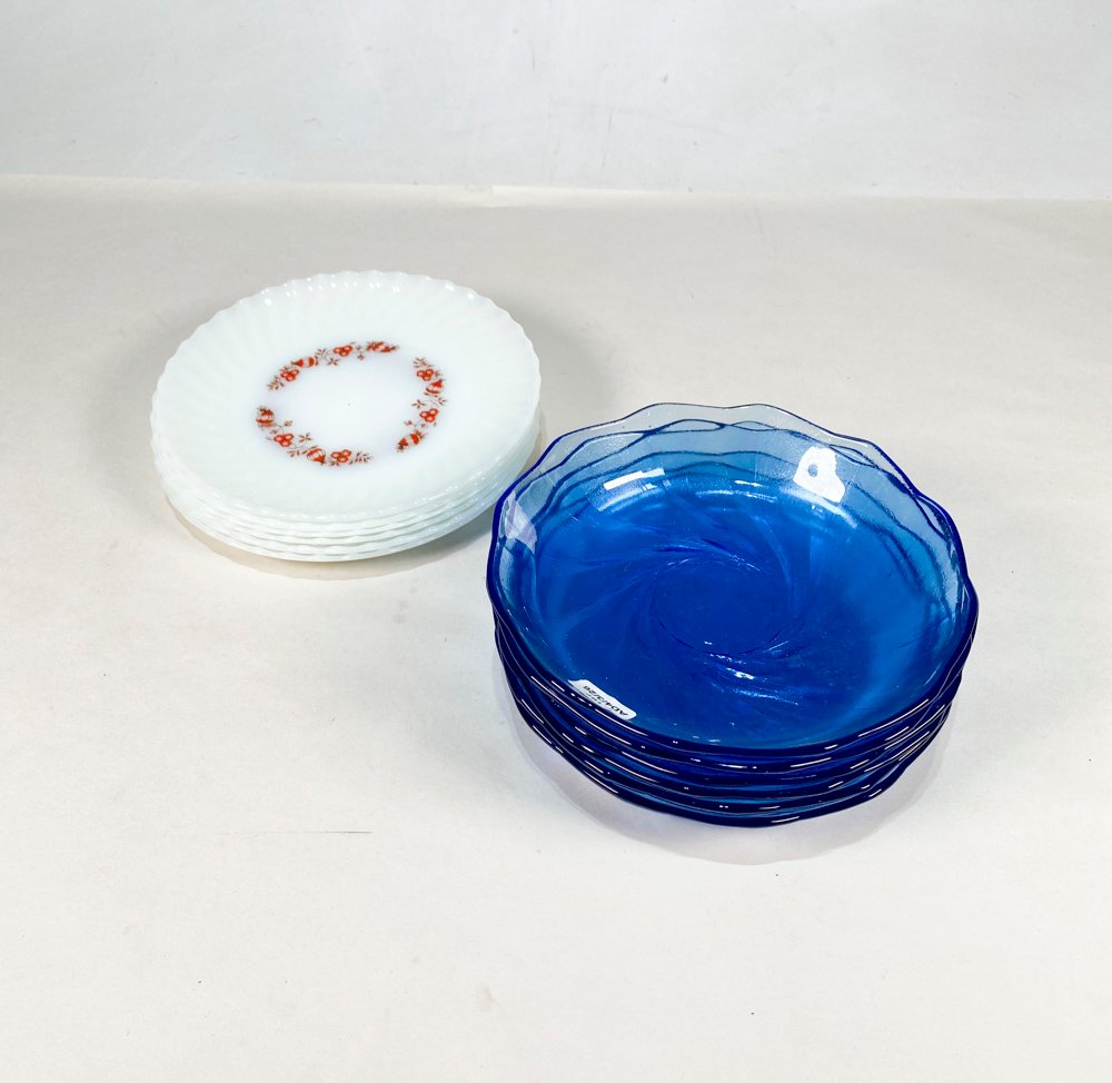 Lote siguiente: Lotes de platos y tazas en vidrio