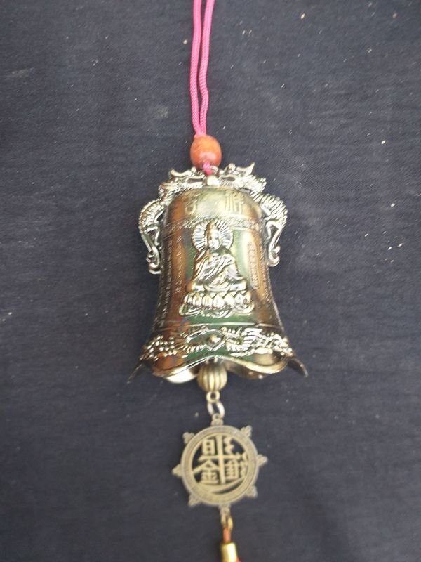 Lote de 6 Campanas Decorativas con Figuras Budistas y Dragones
