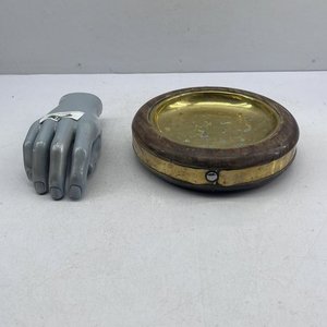 Lote anterior: Despojador de Madera y Bronce con Interior Rojo