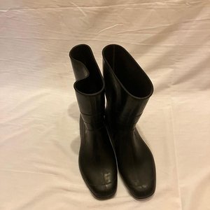 Lote siguiente: Par de Botas de Lluvia Negras de Goma