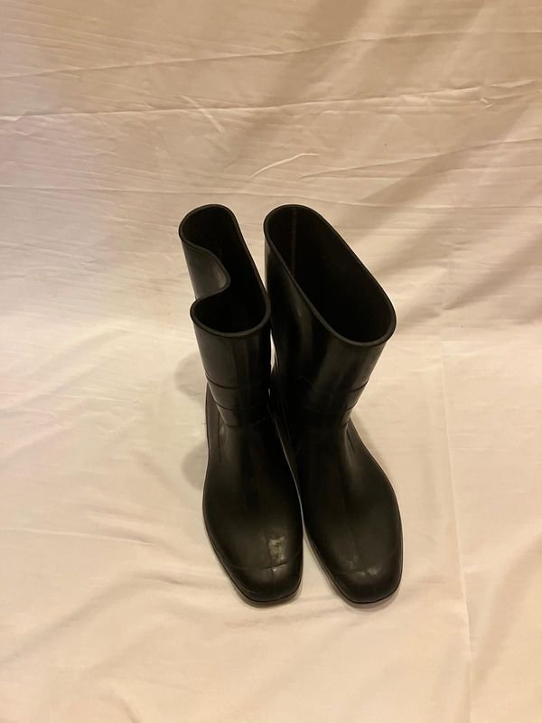Par de Botas de Lluvia Negras de Goma