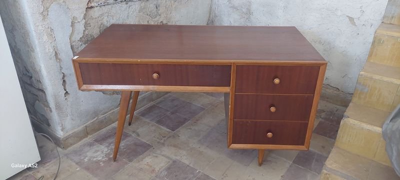 Lote siguiente: Escritorio americano o comoda americana de madera
