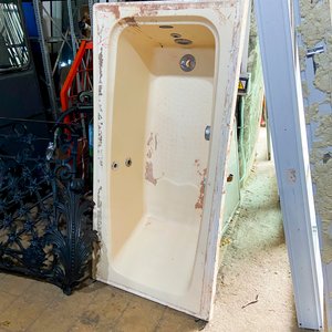 Una bañera de fibra color beige - imagen 2