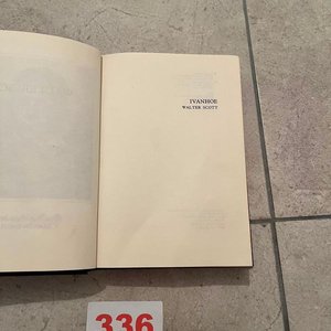 Libro "Ivanhoe" de Walter Scott, Edición Castell y Moretón - imagen 4