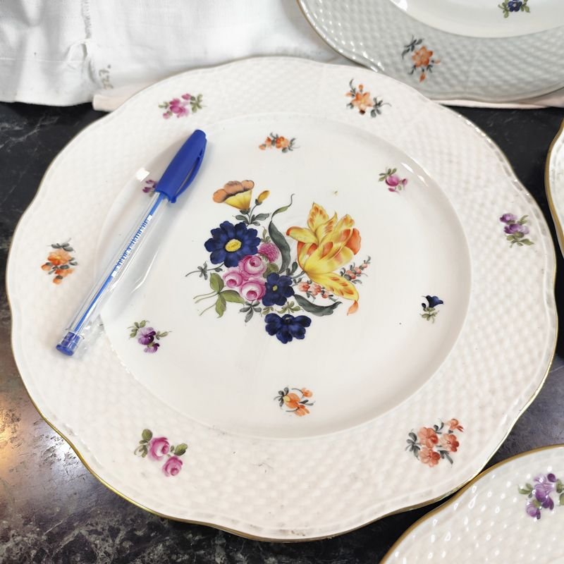 Platos de porcelana HEREND #527 húngaros floreados en excelente estado - imagen 2