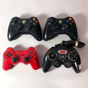 Lote de 11 piezas: 4 Joysticks y 7 Videojuegos para Consola - imagen 2