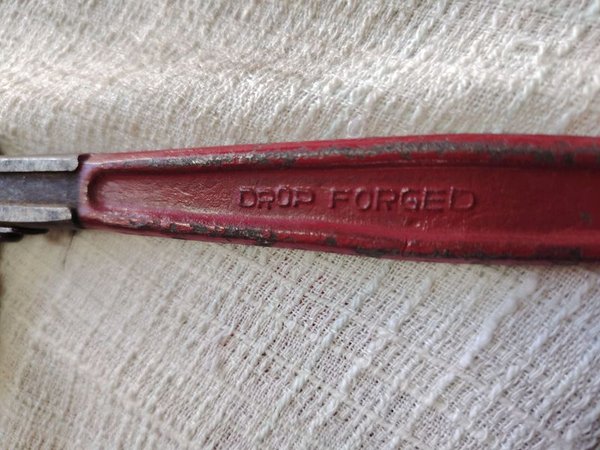 Llave de caño antigua y juego de dados - imagen 6