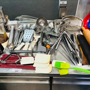 Lote siguiente: Lote de 54 Piezas de Utensilios de Cocina para Gastronomía