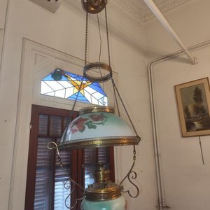 Lámpara Quinqué Antigua de Bronce con Vidrio Opalino Pintado a Mano - imagen 6