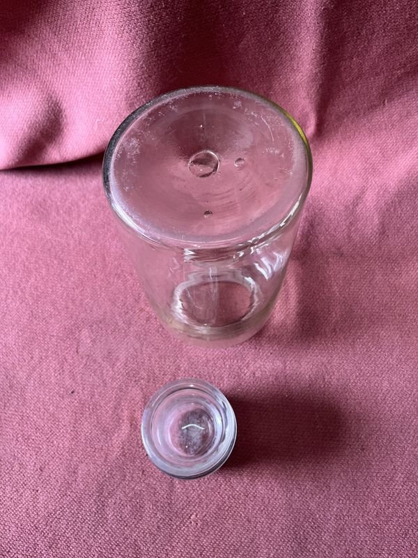 Botella de vidrio con tapa metálica - imagen 3