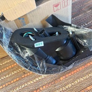 Faro trasero negro, en caja. - imagen 2