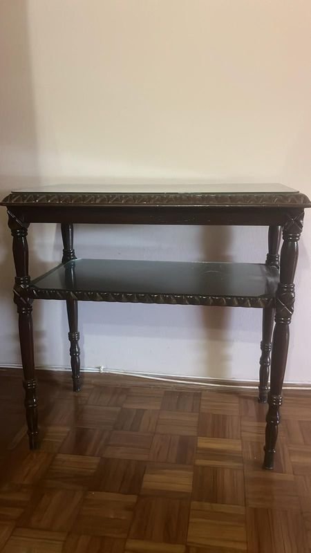 Mesa auxiliar tallada de 2 niveles - imagen 3
