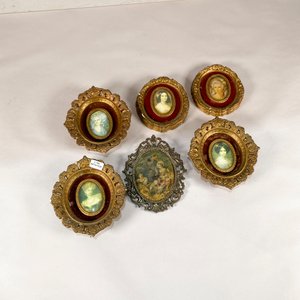 Lote siguiente: Seis Cuadros Miniatura con Marcos Ornamentados