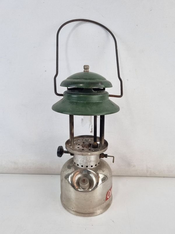 Lote anterior: Lámpara Antigua Farol Coleman: Unidad de Iluminación Histórica