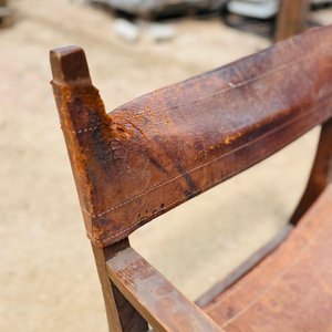 Butaca de Cuero y Madera con Mesa Ratona Mosaico - imagen 3