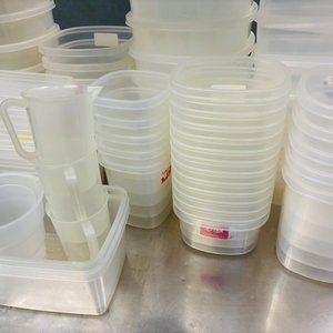 Set de Tupperware Plásticos con Tapa y Jarritas - 80 Unidades - imagen 5