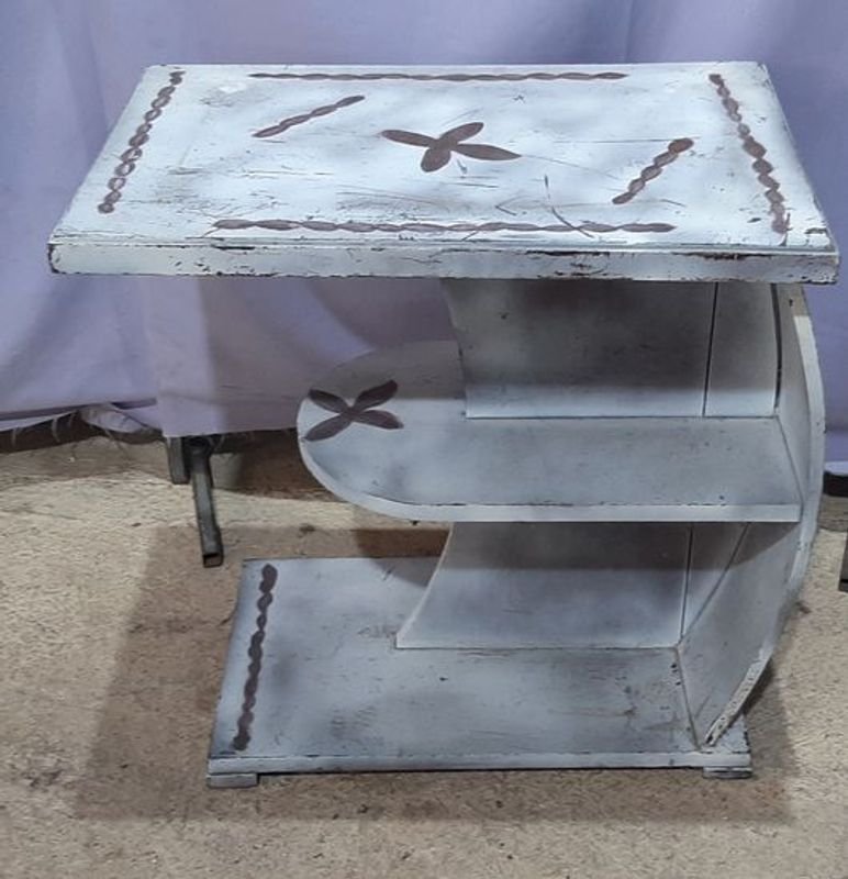 MESA DE MADERA AUXILIAR C/ESTANTES PINTADA DE BLANCO - imagen 2