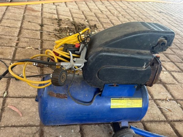 COMPRESOR DE AIRE - Equipamiento de trabajo - imagen 1