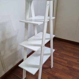 Estantería Escalera Minimalista Blanca con Tres Estantes - imagen 2