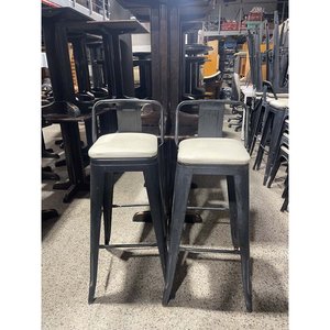 Par de Taburetes Altos Metálicos con Respaldo y Asiento Tapizado Delfino Álvarez - imagen 1