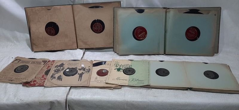 Lote siguiente: Colección de Discos Vintage para Vitrolas