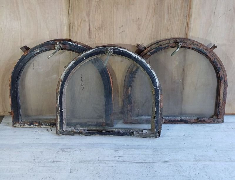 Lote siguiente: Ventanas arqueadas de hierro para decoración